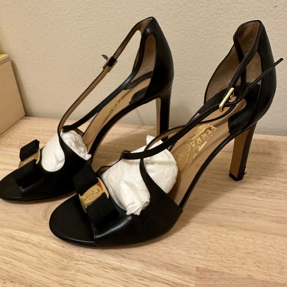 Salvatore ferragamo size 38 high heel wrap around heel